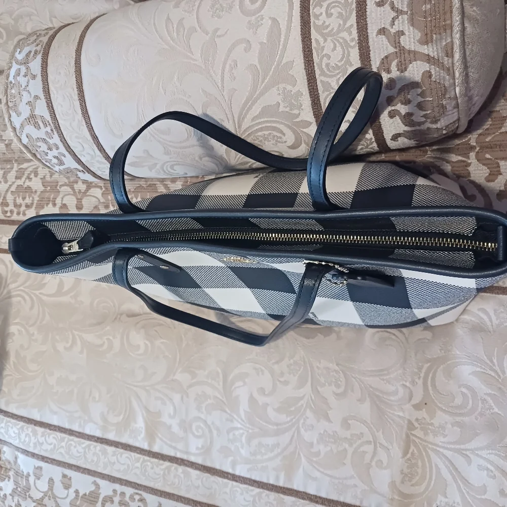 HP🎉🎉Coach Buffalo Plaid City Navy and Ivory Tote F66929 EUC 11"w X 10"h X 7"w - Picture 3 of 16